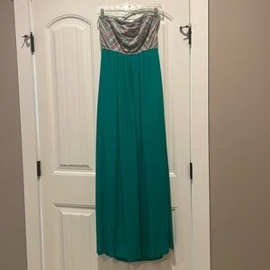 Fedora Boutique - Strapless Maxi - Size Large